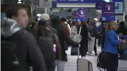 Tips to avoid holiday travel nightmare, score last-minute deals