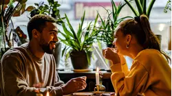 ¿90 minutos bastan para saber si encontraste a tu pareja ideal? Esto dice la ciencia