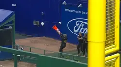 Play of the Day: Traffic cone catch