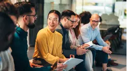 ¿A quién conviene contratar, a alguien con experiencia o con juventud? Una experta responde