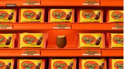 Reese's heir accuses Hershey of cutting corners