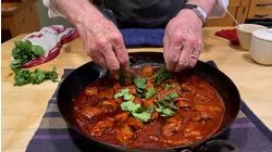 Beef Tips in Chile Guajillo Sauce