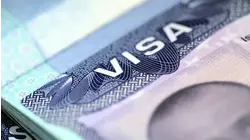 Una abogada explica qué hacer si se ve afectado por la pausa de emisión de visas
