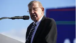 Legendary college football coach Lou Holtz dies at age 89