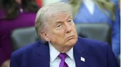 Trump Says Fragile US-Iran Ceasefire is on 'Massive Life Support'