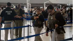 Agentes de ICE podrían quedarse en los aeropuertos más tiempo de lo anunciado, según Tom Homan