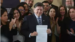 Con una nueva ley, Illinois pretende limitar las redadas migratorias de Trump