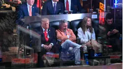 A Trump lo abuchearon dentro y fuera del juego. Él dice que fueron "principalmente ovaciones"