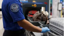 Un reporte de Reuters detalla que ICE detuvo a más de 800 personas tras recibir datos de la TSA