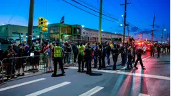 Manifestantes afuera del centro de ICE en Newark acusan a policía de cambiar reglas para protestar