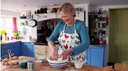 Cake Bites: Sugar and Spice, Family Favorites