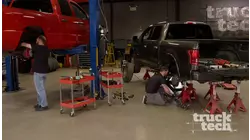El Ram SRT-10 y el F150 bajan la altura: Desmontando la suspensión de camionetas deportivas