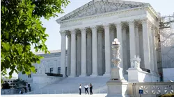 Expertos creen que la Corte Suprema revise la ciudadanía por nacimiento ya es un triunfo para Trump