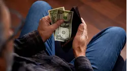 Clase media en EE.UU. se siente asfixiada: crece éxodo por crisis económica