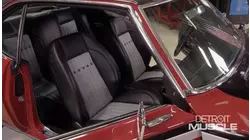El Camaro del 69 recibe una nueva apariencia interior con alfombra y asientos revisados