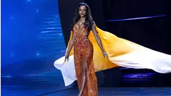Miss Jamaica Falls off Stage at Miss Universe Pageant