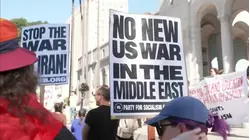 Miles de personas salen a las calles en varias ciudades de EE.UU. para rechazar el ataque a Irán