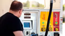 Preocupa a consumidores que la guerra se prolongue por el impacto en el precio de la gasolina