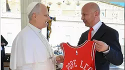 Chicago Bulls sportscaster meets Pope Leo, gifts him jersey