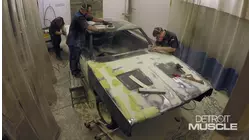 Trabajo de carrocería en el Dodge Charger del 69