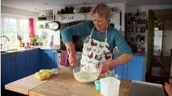 Cake Bites: Fruity and Frugal