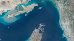 La tregua dura poco: Irán cierra el estrecho de Ormuz pero Trump dice que las negociaciones van bien