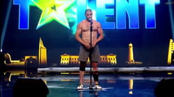 STRONG MAN Lifts Up 2 Men on His Shoulders on Got Talent Uruguay 2020 | Got Talent Global