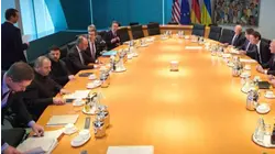 US officials meet with Zelenskyy for new round of peace talks