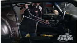 El Camaro es modificado para recibir neumáticos más grandes