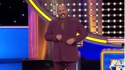 Steve Harvey stops show for very special moment. (UNCUT)