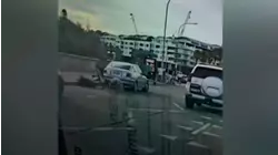 Vea cómo una pareja intentó detener a uno de los presuntos atacantes del atentado en Australia