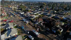 Why weren't residents immediately evacuated after Hayward gas line rupture?