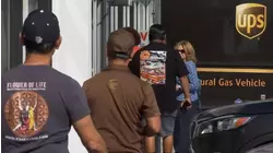 Impacts of global AWS outage felt across Valley, dozens line up at local Verizon stores