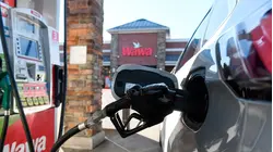 Expertos creen que el aumento en el precio del petróleo afectará la economía en el "muy corto" plazo