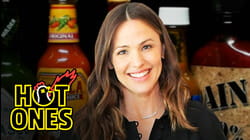 Jennifer Garner Says "Golly" While Eating Spicy Wings | Hot Ones