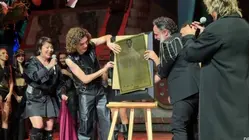 Alejandra Guzmán provoca accidente en el teatro y frente a todos