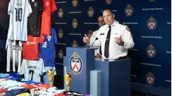 La policía de Toronto incauta la mayor cantidad de mercancía futbolística falsa