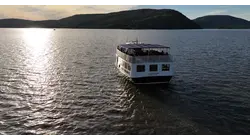 Road Trip: Cruise through peak fall colors on the Hudson with New York Boat Company