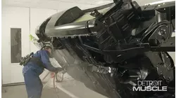 El Dodge Charger del 69 entra en la cabina para una nueva pintura