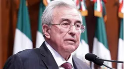 El gobernador de Sinaloa insiste que no renunciará, a pesar de orden de extradición