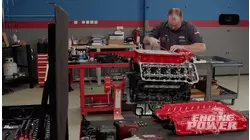 Construyendo un Coyote 5.0L listo para la carrera a partir de un montón de piezas