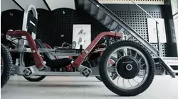 Four Eyes, Four Wheels