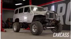 Poniendo el cuerpo de nuestro Willy Wagon del 53 en su nuevo chasis