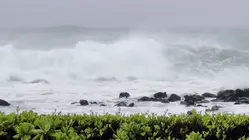 Hurricane Lowell Pounds Hawaii as Storms Fuel Travel Delays