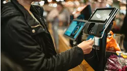 Cada vez más personas se lo piensan dos veces antes de gastar, según datos oficiales