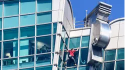 Climber Alex Honnold Scales Taipei 101 Skyscraper Without Ropes