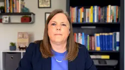 Southern Baptists vote to ban women pastors