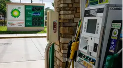 Así es cómo ha aumentado el precio de la gasolina, a un mes de la guerra con Irán