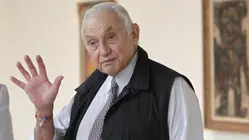 Billionaire Les Wexner reportedly says he was 'conned' by Epstein in deposition