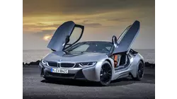 New Age vs. Oldschool - The BMW i8 in L.A.